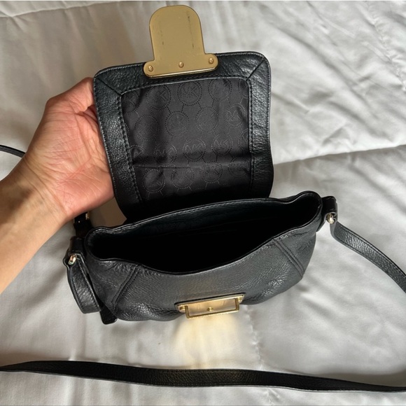 Michael Kors Black Crossbody Bag with Gold Clasp - Picture 4 of 15